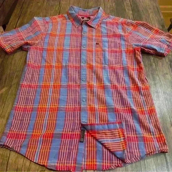 QuickSilver Men's Shirt Short Sleeve Button Reddish Plaid Size M - Picture 1 of 5